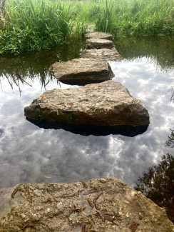 Trittsteine über Bach
