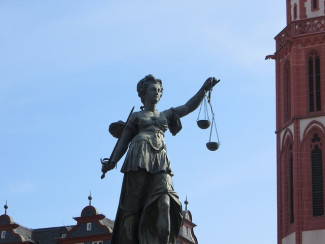 Justitia - legendäre Göttin der Gerechtigkeit