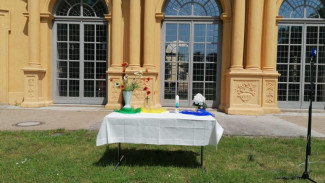 Altar vor Orangerie