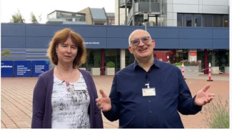 Kathrin Eunicke und Andreas Mauser vor der Psychiatrischen und Psychotherapeutischen Klinik des UKER