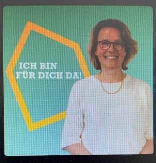 Screenshot mit Pfarrerin Kathrin Kaffenberger